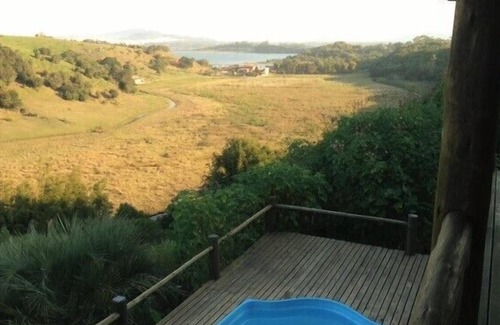 Praia do Rosa Maison | Beautiful Rosa beach house, sleeps up to 10 people and accepts pets!
