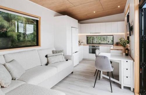 Katikati Maison | Beautiful Rural Retreat and Sapphire Springs Thermal Mineral Pools