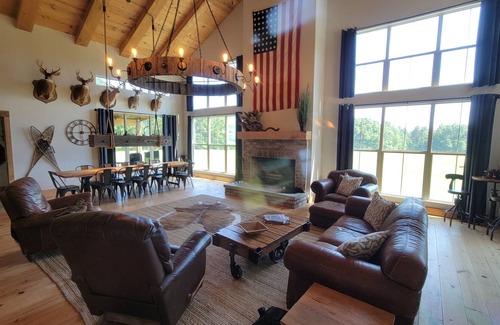 Harriston Cabine | Beautiful Rustic Industrial lodge. Approx 30 minutes from historic Natchez, ms!