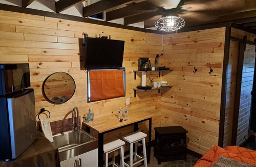 Wheeler Cabine | Beautiful Rustic Cabin for Two!
