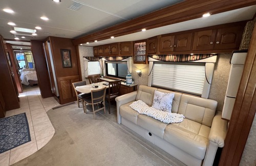 Crawfordsville Maison | Beautiful RV On A Beautiful Property -- Quiet Peace Minutes Away From Town