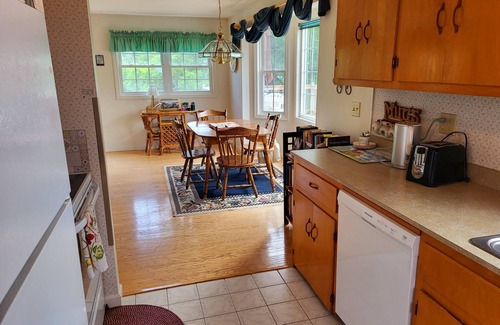 Westport Maison | Belle 'Saltbox Cape Cod »avec Vues de l'eau sur 3 niveaux