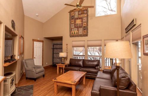 Salida Maison | Beautiful Secluded Cabin with a Hot Tub near Monarch Mountain in Colorado