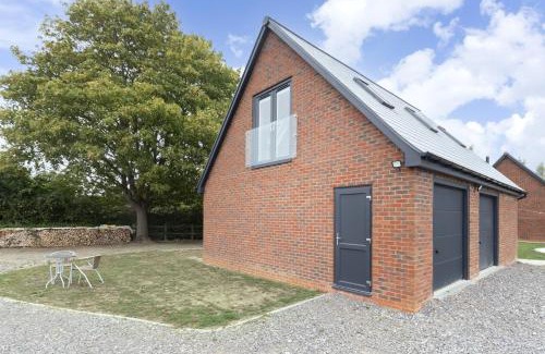 Mangotsfield Maison | Beautiful Self Contained Loft Studio Home in Rural Toddington