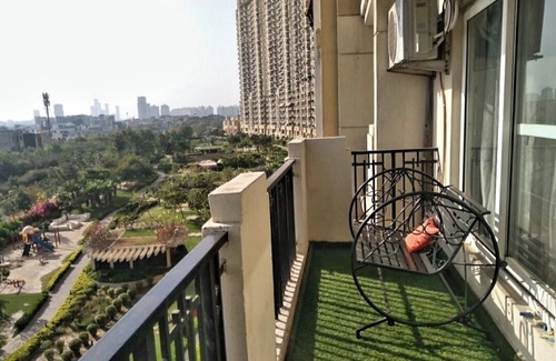 Noida Appartement | Beautiful Serviced apartment with garden and pool view