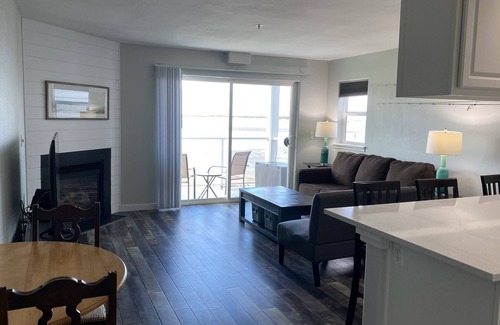 Lincoln City Copropriété | Beautiful Siletz Bayfront Condo