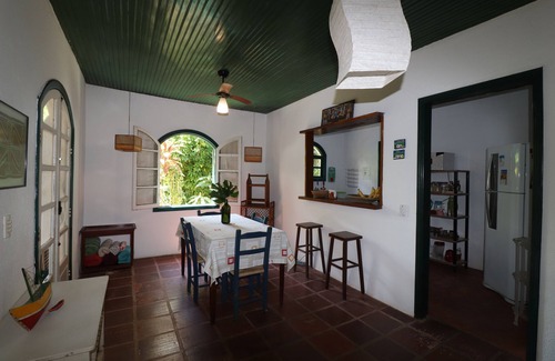 Barra do Sahy Maison | Belle et grande maison avec 4 chambres, balcon avec hamacs, jardin.