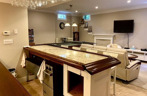 Shelter Island Heights Maison | Beautiful Spacious Traditional Home w/Pool, 2 minutes from Beaches, Golf, Tennis
