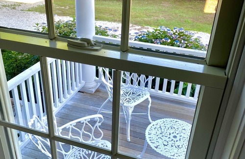 Shelter Island Heights Maison | Beautiful Spacious Traditional Home w/Pool, 2 minutes from Beaches, Golf, Tennis