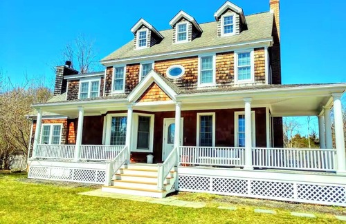 Shelter Island Heights Maison | Beautiful Spacious Traditional Home w/Pool, 2 minutes from Beaches, Golf, Tennis