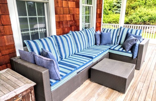 Shelter Island Heights Maison | Beautiful Spacious Traditional Home w/Pool, 2 minutes from Beaches, Golf, Tennis
