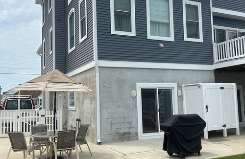 Green Creek Maison | Beautiful, spacious 4 BR, 3.5 bath house located in the heart of North Wildwood