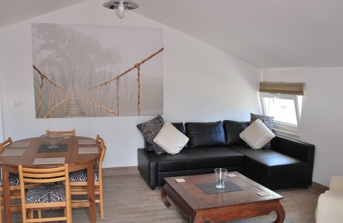 Casoli Appartement | Bel appartement spacieux avec piscine partagée