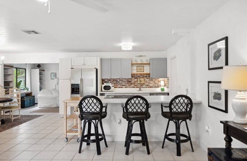 Interchange Square Maison | Beautiful Spacious Bungalow in Palm Bay