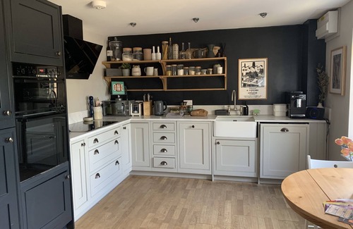 Kencot Maison | Beautiful, Spacious Cotswold Stone Home Away From Home