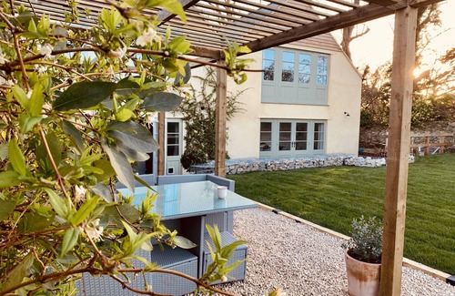 Kencot Maison | Beautiful, Spacious Cotswold Stone Home Away From Home