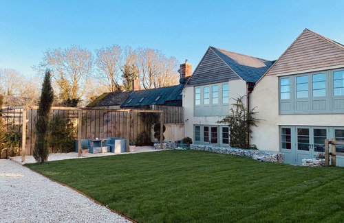 Kencot Maison | Beautiful, Spacious Cotswold Stone Home Away From Home