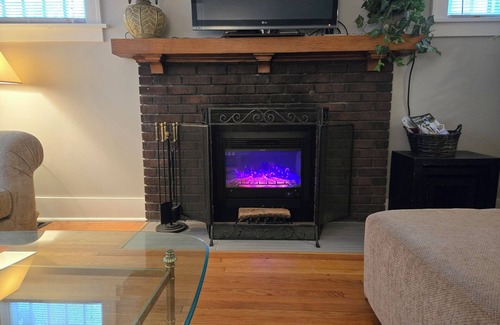 Midtown Maison | Beautiful Spacious Home - Near Charles Schwab Field- CWS, CHI Arena, Downtown