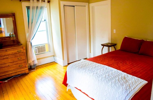 Hamilton Maison | Beautiful, Spacious Home in the Heart of Hamilton & Colgate