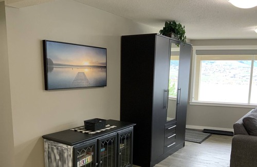 Vernon Maison | BELLE SUITE SPACIEUSE KALAMALKA LAKEVIEW - LE MEILLEUR SPOT DE VACANCES D'ÉTÉ EN C.-B.