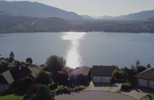 Vernon Maison | BELLE SUITE SPACIEUSE KALAMALKA LAKEVIEW - LE MEILLEUR SPOT DE VACANCES D'ÉTÉ EN C.-B.