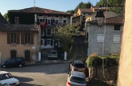 Rivel Maison | Belle, spacieuse maison en pierre pour deux familles, 4. 5 salles de bains, 4 chambres doubles