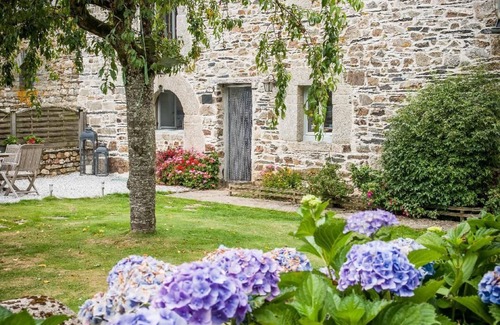 Mur-de-Bretagne Maison | Beautiful Stone House in an Idyllic location close to Lac De Guerledan