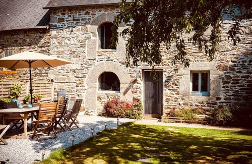 Mur-de-Bretagne Maison | Beautiful Stone House in an Idyllic location close to Lac De Guerledan