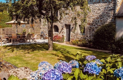 Mur-de-Bretagne Maison | Beautiful Stone House in an Idyllic location close to Lac De Guerledan