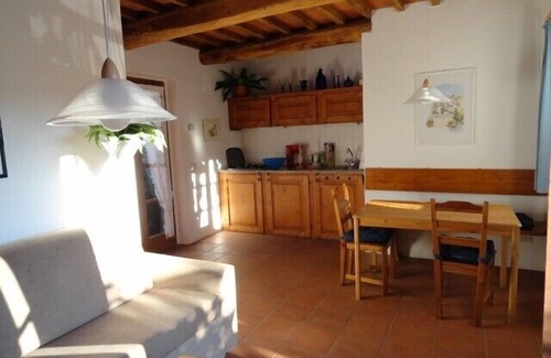 Caldana Maison | Belle maison en pierre en Toscane avec terrasse et balcon.