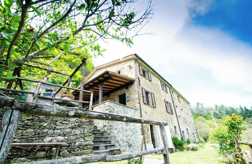 Stazzema Maison | Beautiful stone house in Tuscany. Pets allowed.