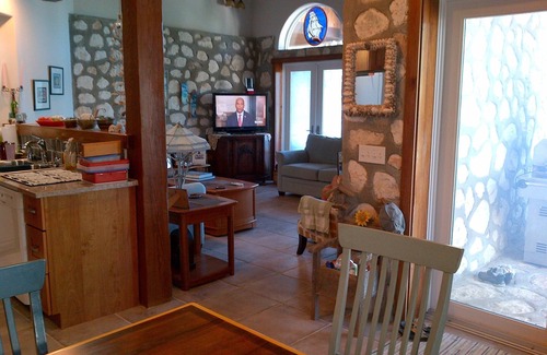 Orange Creek Maison | Beautiful stone, post and beam home in Shanna Bay