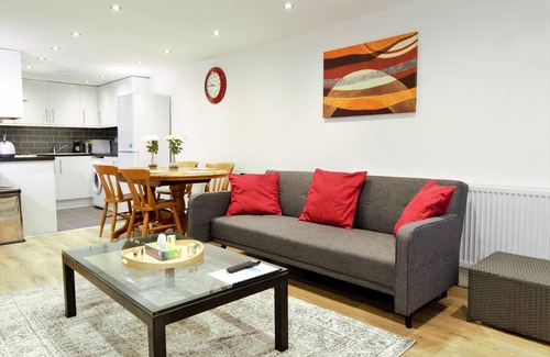 Peninsula Copropriété | BEL APPARTEMENT DE 2 CHAMBRES STYLE AU COEUR DE GREENWICH
