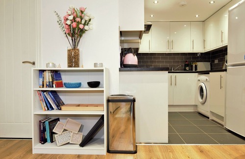 Peninsula Copropriété | BEL APPARTEMENT DE 2 CHAMBRES STYLE AU COEUR DE GREENWICH