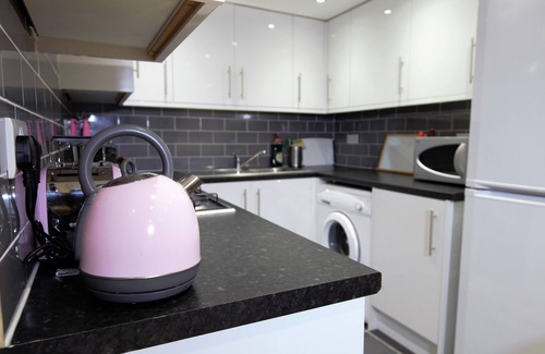 Peninsula Copropriété | BEL APPARTEMENT DE 2 CHAMBRES STYLE AU COEUR DE GREENWICH