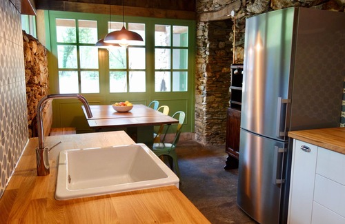 Ortigueira Maison | Beau moulin à eau élégant et récemment restauré juste sur la rivière!