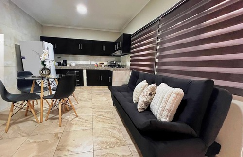 Kennedy Appartement | Beautiful Suite in Ciudadela Las Garzas, safe and centrally located, Guayaquil