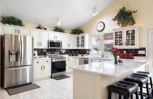 Garden Lakes Estates Maison | Beautiful sunset Lakehouse with with amazing views and heated pool and jacuzzi !