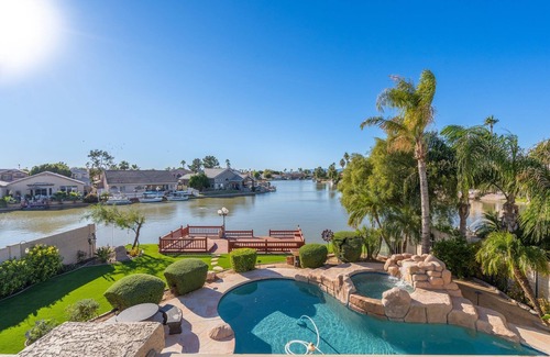 Garden Lakes Estates Maison | Beautiful sunset Lakehouse with with amazing views and heated pool and jacuzzi !