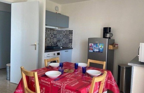 Les Hauts de Canet Appartement | Bel appartement T2 avec piscine et parking classé 2 ** 4EURO213