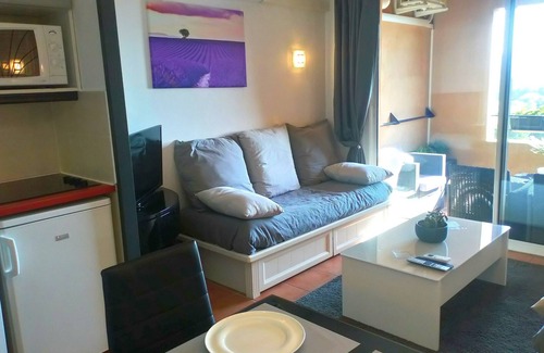 Pont Royal Appartement | Beaux T2 rénové et climatisé Golf de Pont Royal avec magnifique vue sur le golf