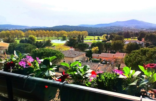 Pont Royal Appartement | Beaux T2 rénové et climatisé Golf de Pont Royal avec magnifique vue sur le golf