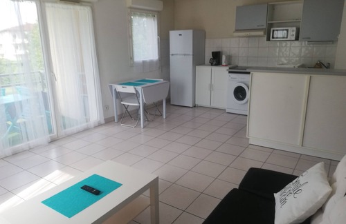 Bergerac Appartement | Beautiful T3 Bergerac with swimming pool