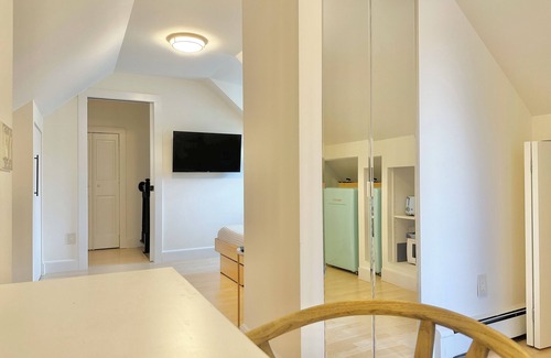 Marlborough Maison | Beautiful Tasteful Tranquil Home close to BOSTON