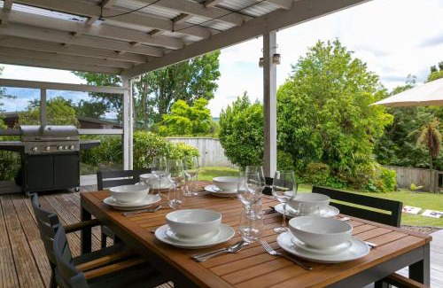 Taupo Maison | Beautiful Three Bedroom Home with Lake Views