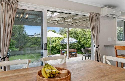 Taupo Maison | Beautiful Three Bedroom Home with Lake Views
