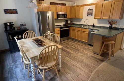 St Germain Maison | Beautiful Townhome Ideally Located for Winter Sporting