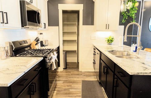 Weinland Park Maison | Beautiful Townhomes with Roof Terrace Hot Tubs and Game Room