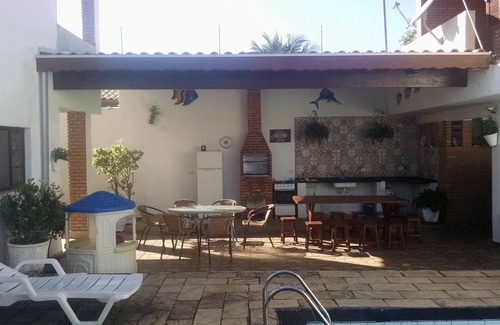 Jardim Britania Maison | Belle maison de ville avec piscine à 100 m de la plage, pour 14 personnes