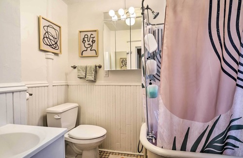 West Seventh Appartement | Beautiful Twin Cities Getaway < 3 Mi to Dtwn!